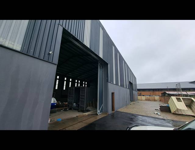 1,150M² WAREHOUSE TO LET IN ALTON